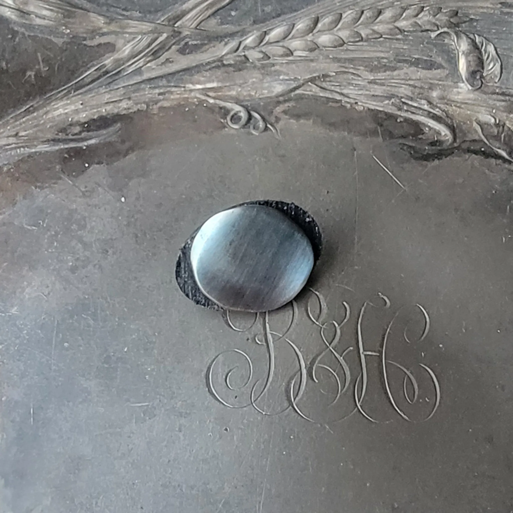 Midcentury Modern Circle Stud Button